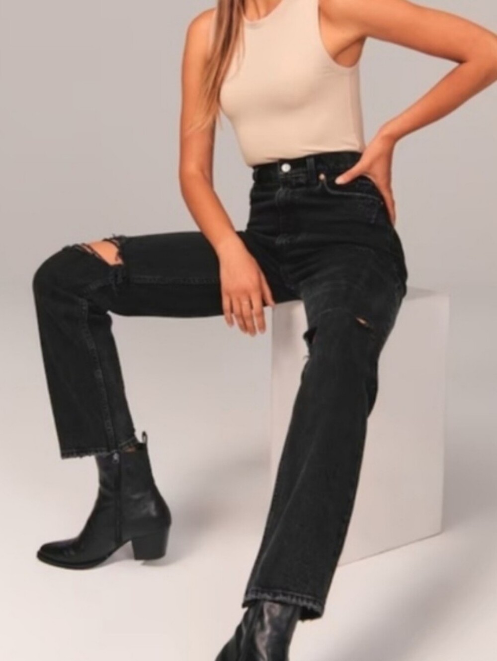 Abercrombie & Fitch The 90's Relaxed High Rise Frayed Denim Distressed Mom Jean